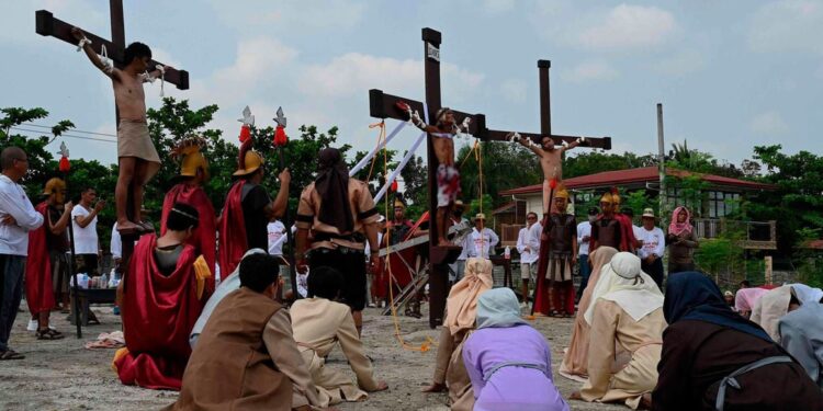 Philippines holds bloody Good Friday crucifixions, whippings